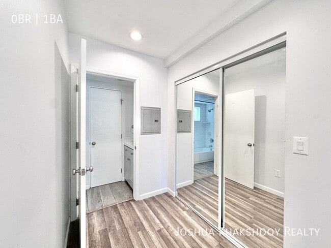 Photo - 14617 Gilmore St Unit 6