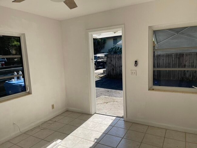Photo - 115 E Lantana Rd