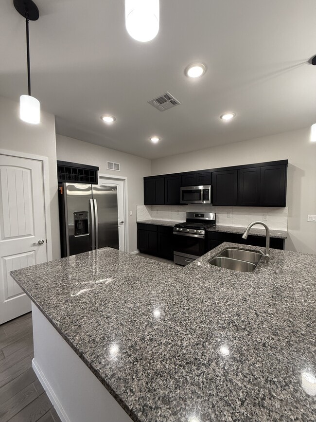 Photo - 1099 Sky River St