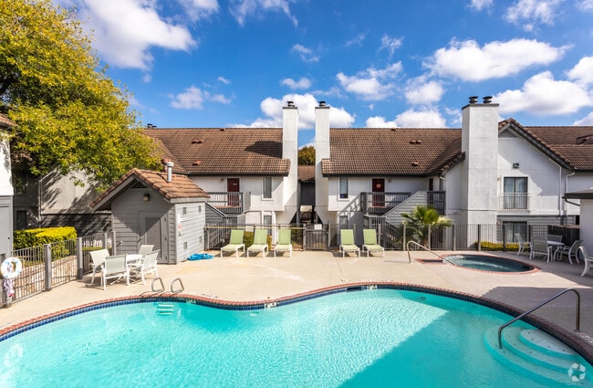 Building Photo - The Edge