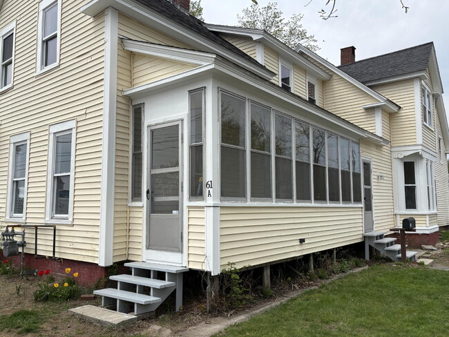 Building Photo - Newly Renovated 3BR Apartment with Modern Updates – Convenient Location! Unit A