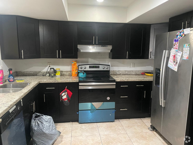 Building Photo - 7009 NW 78th St Rental