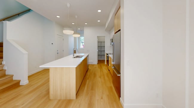 Photo - 11710-11125 125 St NW Unit 2