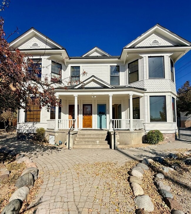 Building Photo - Fully Renovated 2 Bed, 2 Bath Apartment + Den Near UNR – Unit 2