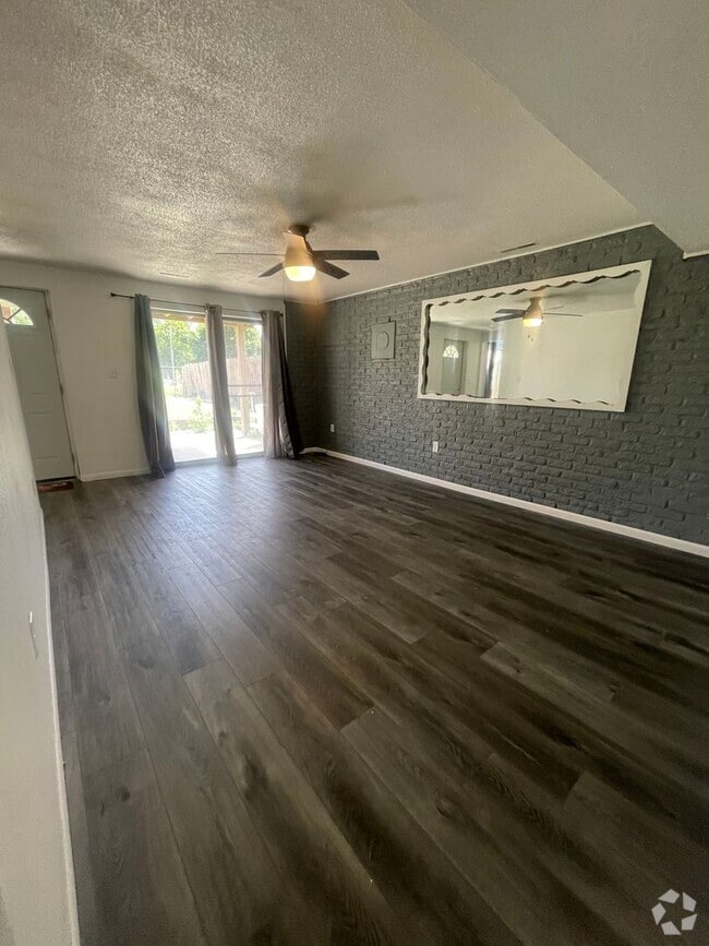 Building Photo - 527 Downing Ave Unit 3 Rental