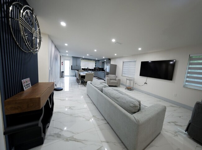 Photo - 1228 NE 89th St Unidad ID1255492P