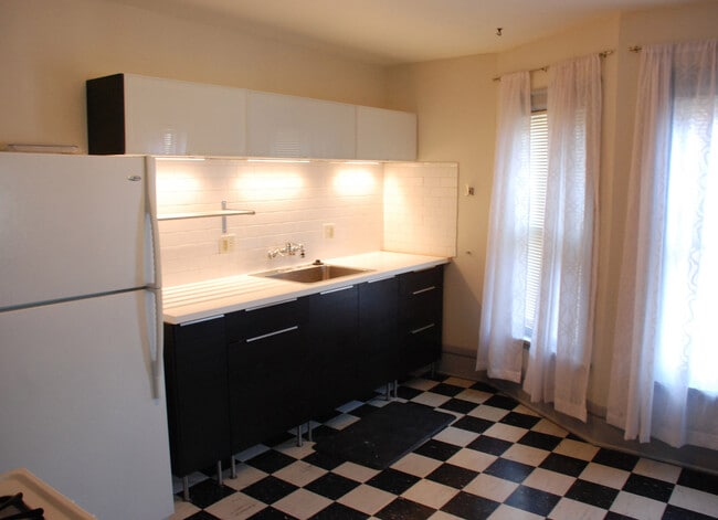 Photo - 1427 Williamson St