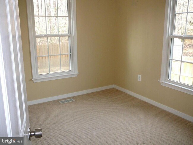 Photo - 231 Vine Pl