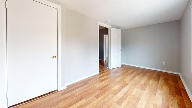 Photo - 888 Rondel Rd Unidad 2 - Up