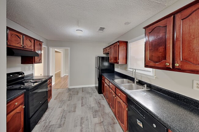 978 Nolan Ln