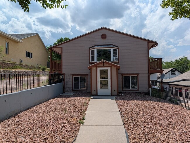 Building Photo - Eleventh St 506 S. Unit B