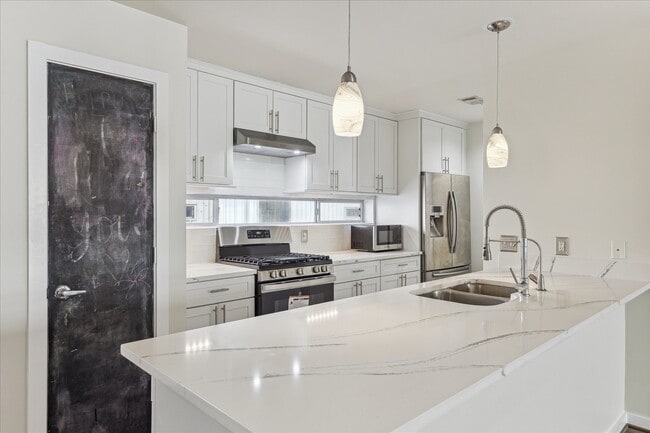 Photo - 1617 Tuam St