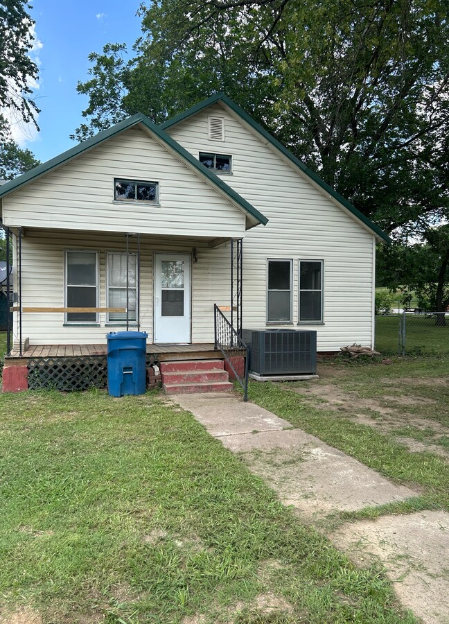 Photo - 104 Grace St House