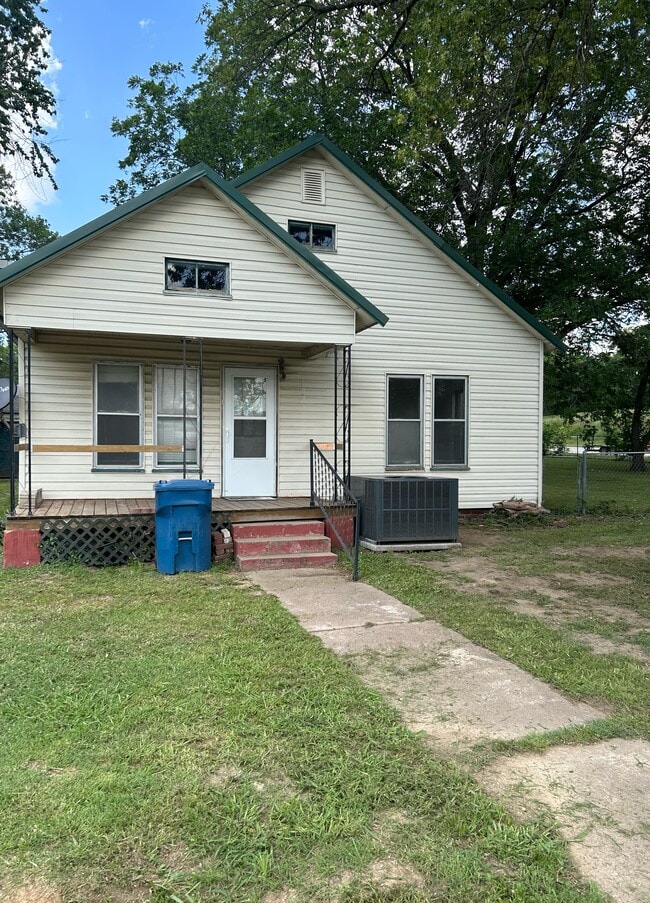 Building Photo - 104 Grace St Rental