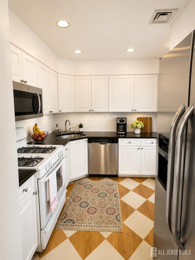 Photo - 19 Hiram Square
