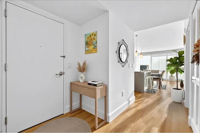 Building Photo - 77 Hudson St Unit 1411X