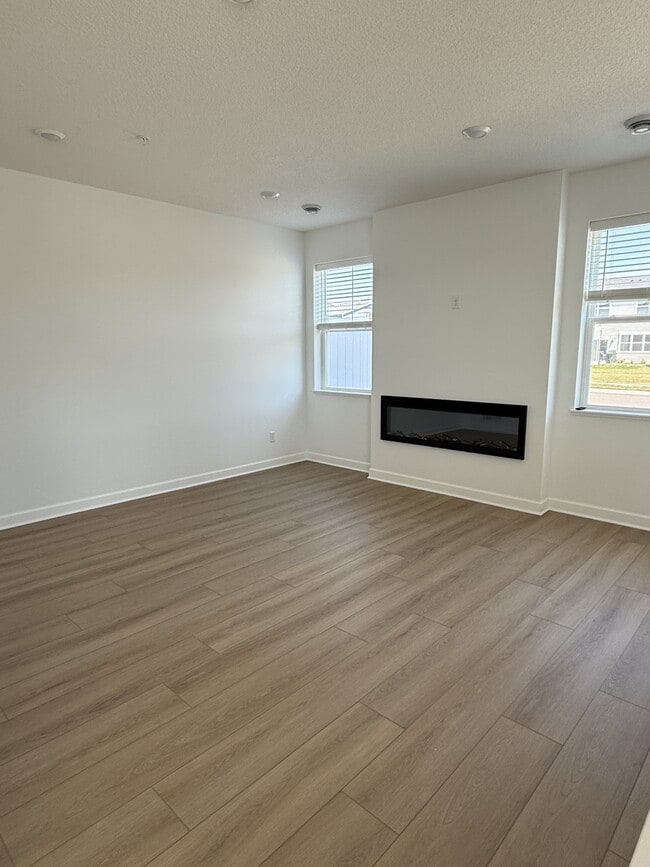 Photo - 1071 Anmeadle Row