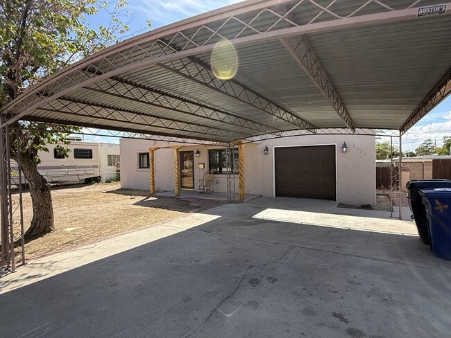 2729 Bel Air Dr NE