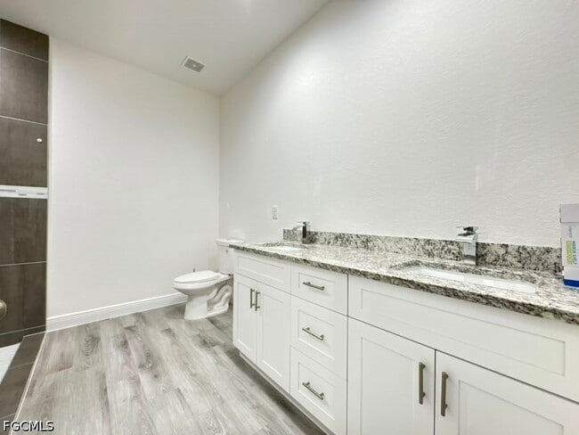 Photo - 537 Greenbriar Blvd