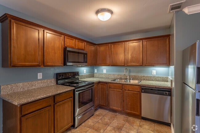 3 BR, 2 BA - 1050 SF