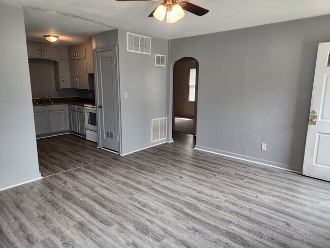 Building Photo - 2016 N Minneapolis St Rental