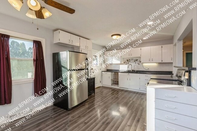 Photo - 306 NE Grant St