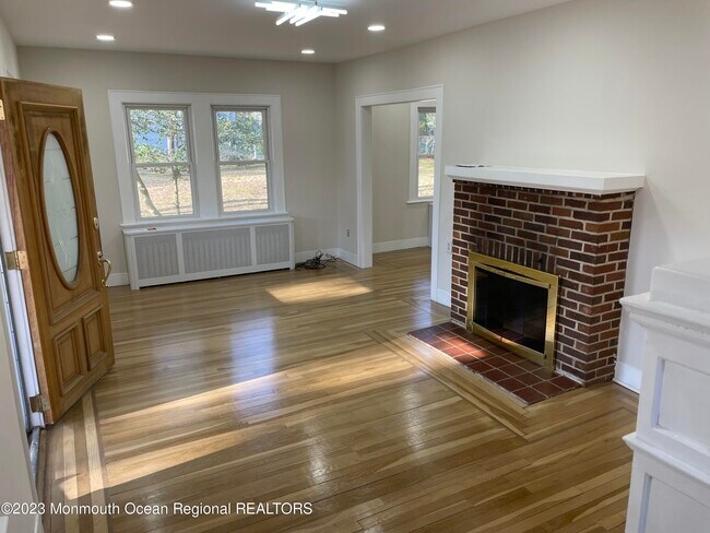 Photo - 215 Elmwood Rd