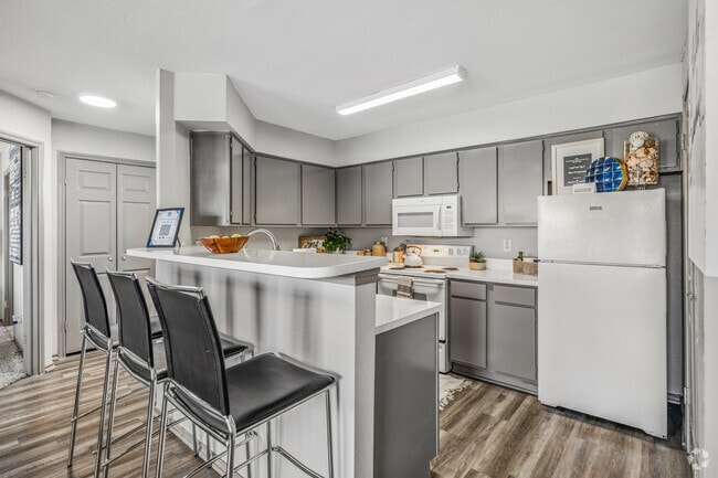 2BR, 2BA - 930SF - Kitchen - Fifteen12