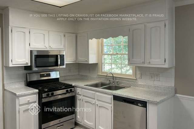 Photo - 631 Shannon Green Cir SW