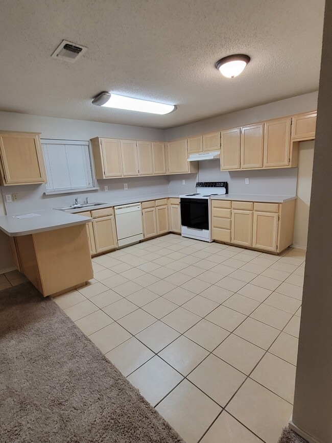 Photo - 509 Denison Cir