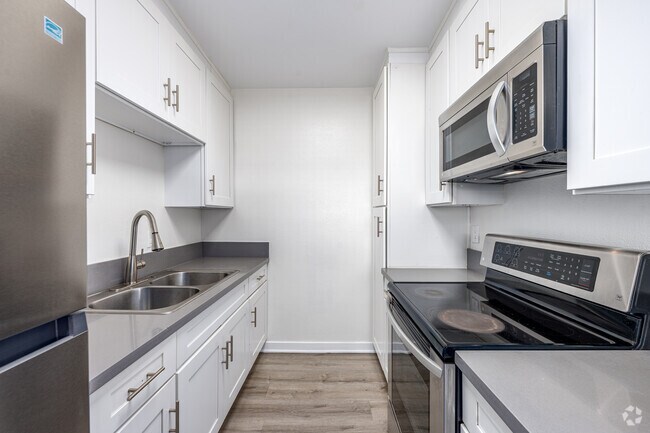 1BR, 1BA - 500SF - Kitchen
