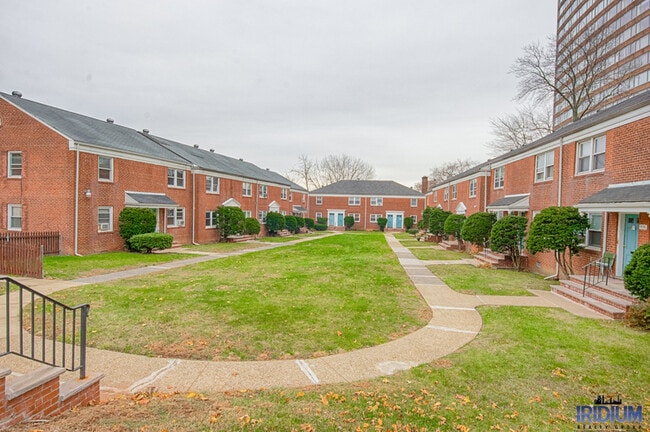 Photo - 296-310 S Harrison St - 298-2