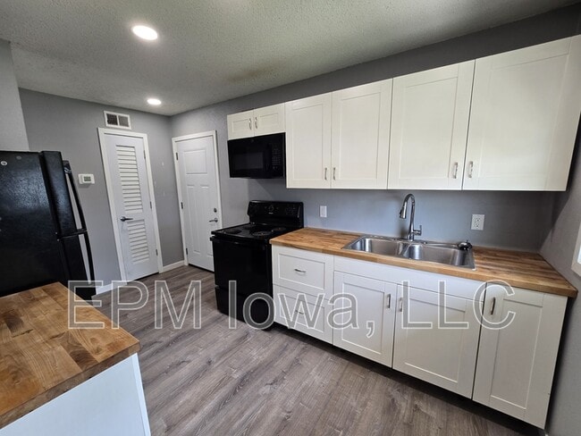 Building Photo - 109 Ludland Dr