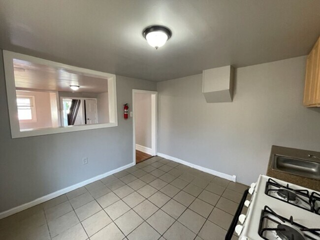 Photo - Amazing 3Bd/1Bath in Carroll Park