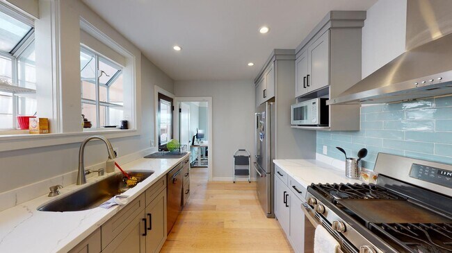 Photo - Stunning Outer Mission apartment near Cayu...