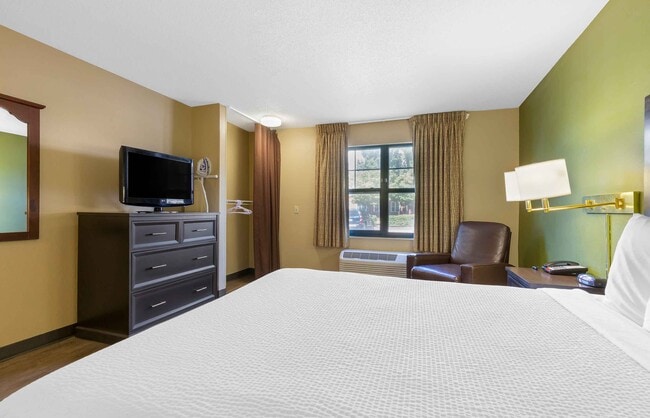 Photo - Furnished Studio-Chesapeake - Churchland B...