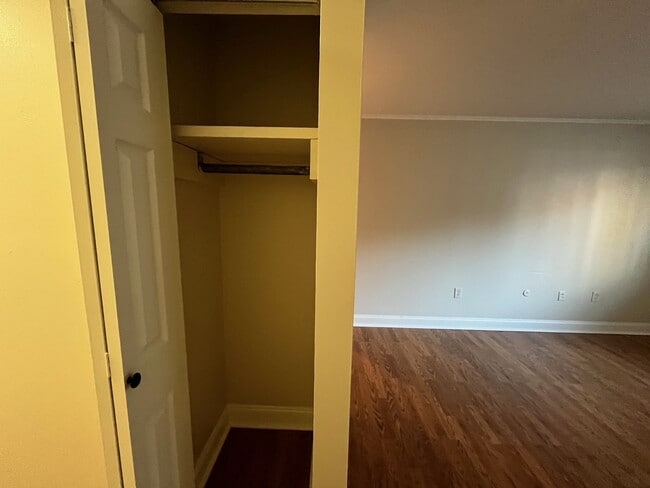 Photo - 205 Robinson St