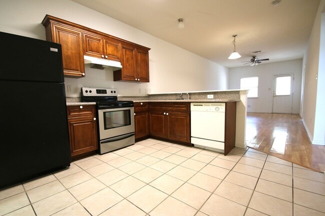 Building Photo - 3124-3126 Cherry Ln Unit 3124