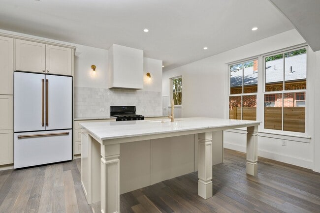 Photo - 1113 W 22 1/2 St Unit A and B