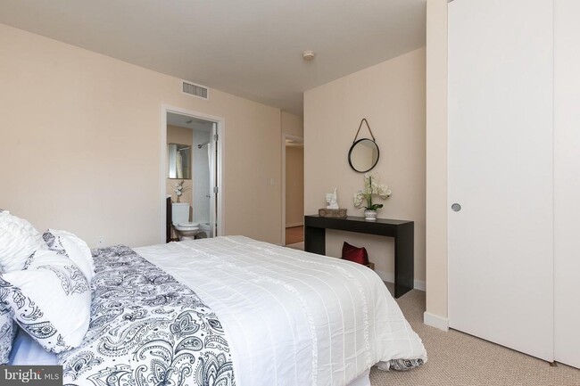 Photo - 3534 10th St NW Unidad 210