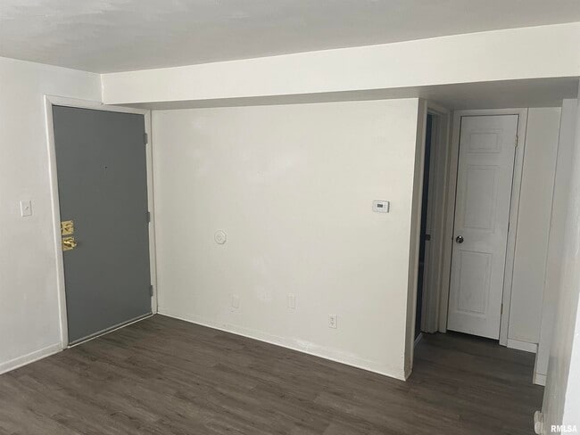 Photo - 227 W Elm St