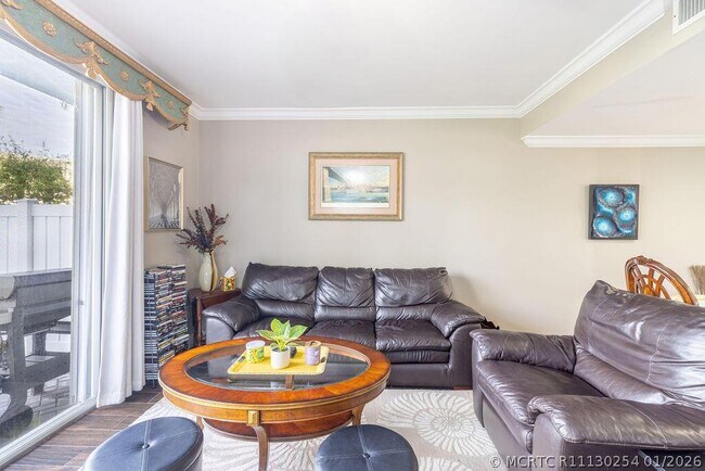 Photo - 1038 Jeffery St