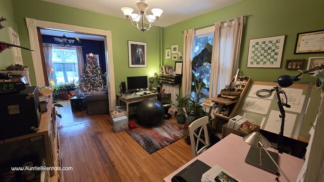 Photo - Cute main-level unit in Minneapolis, walking distance to local shops Unit 1