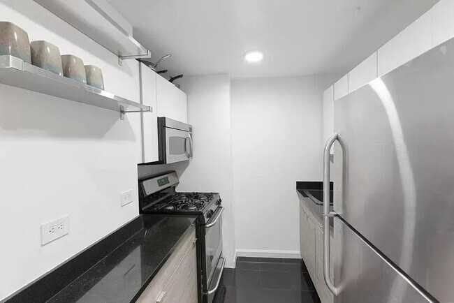 88 Greenwich St Unit 11-34