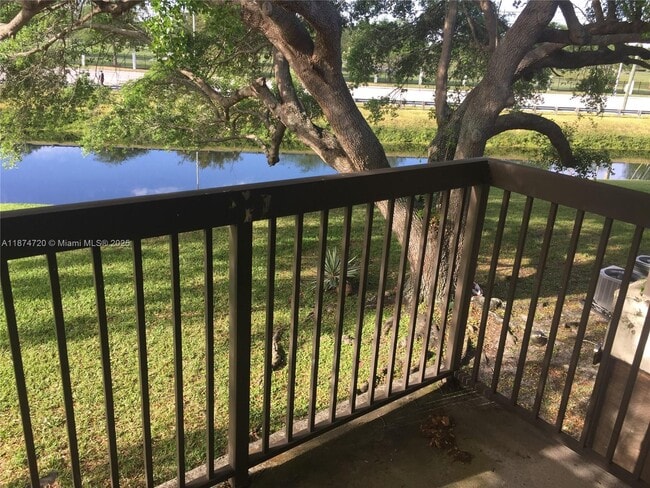 Photo - 6061 Shaker Wood Cir Unit 205