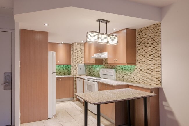 Building Photo - 1975 Maisonneuve Blvd W Unit 509