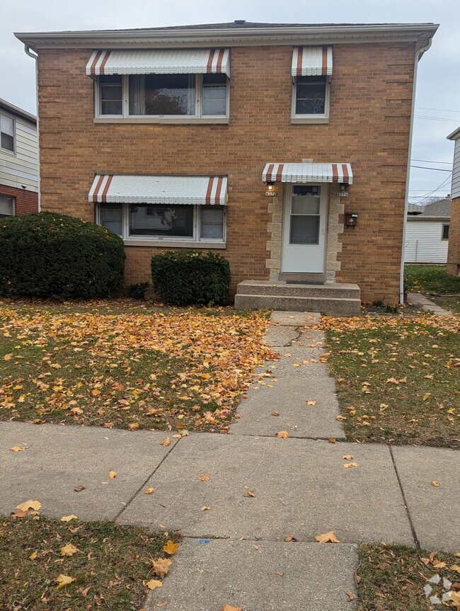 Building Photo - 4370 N 28th St Unit Lower Rental