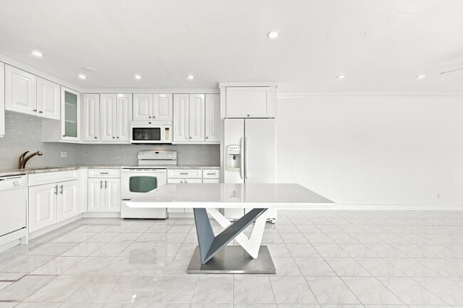 Photo - 126 West Ct