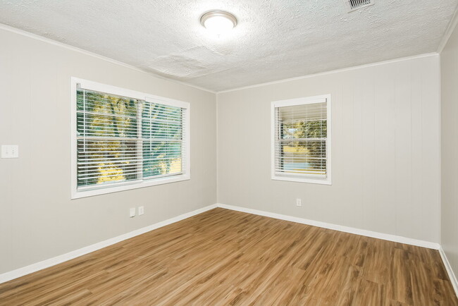 Photo - 580 Ayres Rd