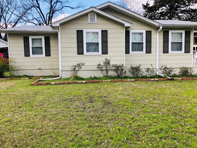 Building Photo - 1301 Greenbrier Dr Rental